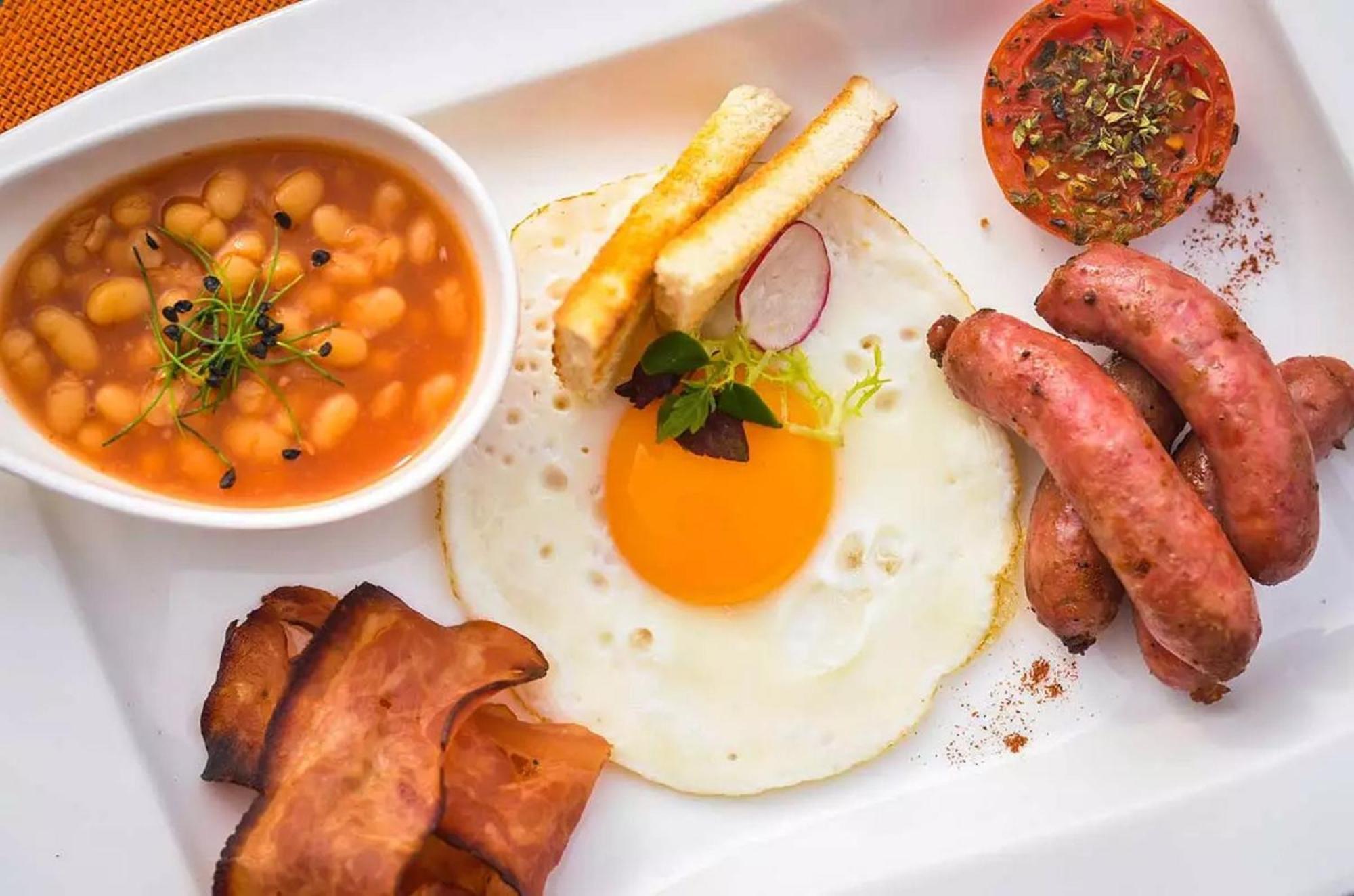 กรันเด เรอัล วิลลา อิตาเลีย โฮเทล แอนด์ สปา Hotel กาชไกช์ ภายนอก รูปภาพ A typical English breakfast