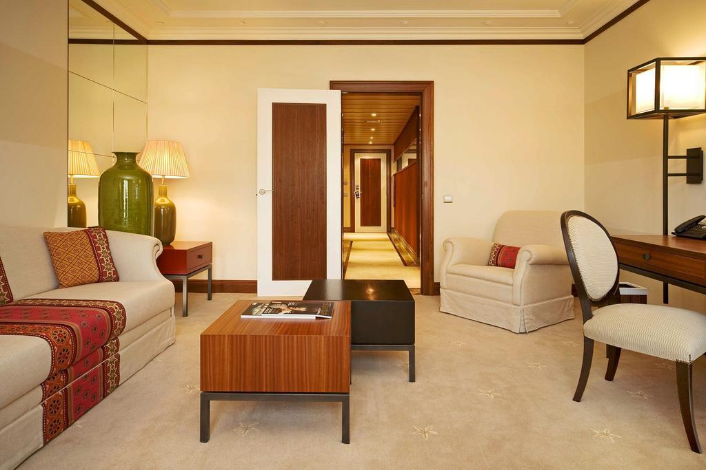 กรันเด เรอัล วิลลา อิตาเลีย โฮเทล แอนด์ สปา Hotel กาชไกช์ ภายนอก รูปภาพ A suite at the Taj Mahal Palace, Mumbai