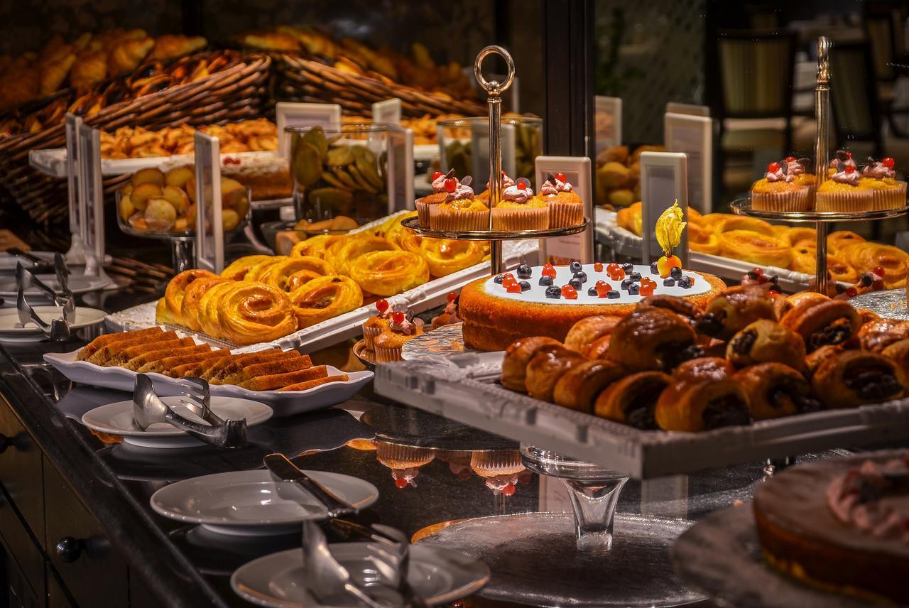 กรันเด เรอัล วิลลา อิตาเลีย โฮเทล แอนด์ สปา Hotel กาชไกช์ ภายนอก รูปภาพ A buffet of pastries